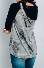 Load image into Gallery viewer, Hooded Black Geo Print Top
