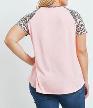 Load image into Gallery viewer, Peach and Leopard Print Top
